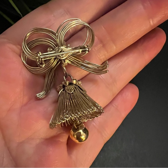 Vintage Christmas Holiday Bow Bell Rhinestone Brooch Gold-tone Dangler Pin - Picture 7 of 8